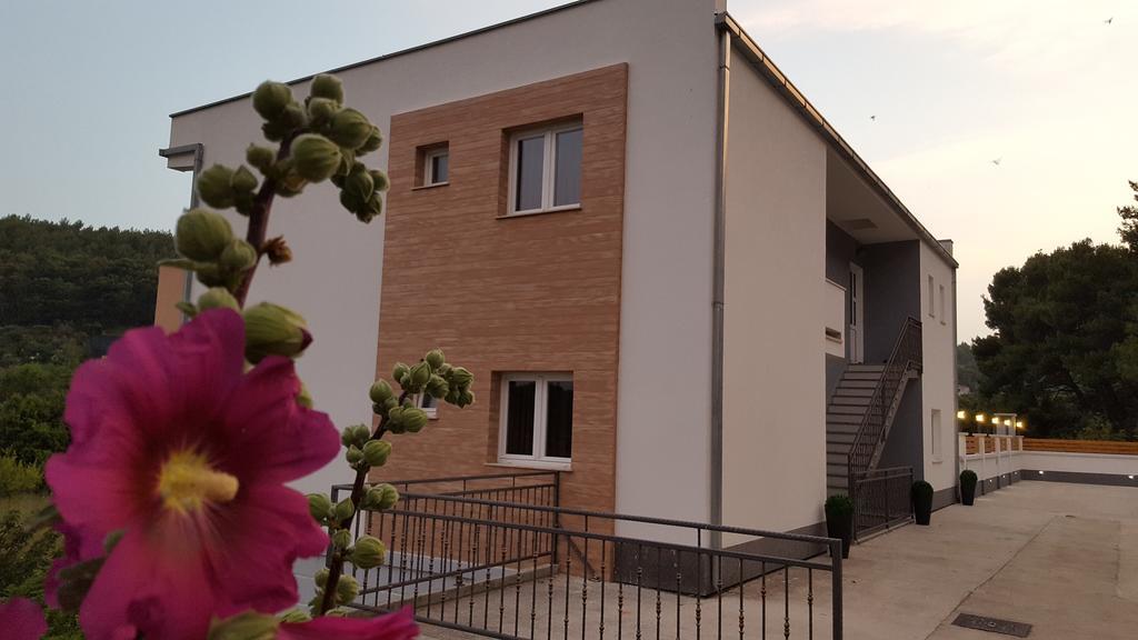 Apartments Villa Katija Дрвеник Екстериор снимка
