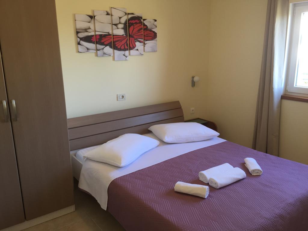 Apartments Villa Katija Дрвеник Екстериор снимка