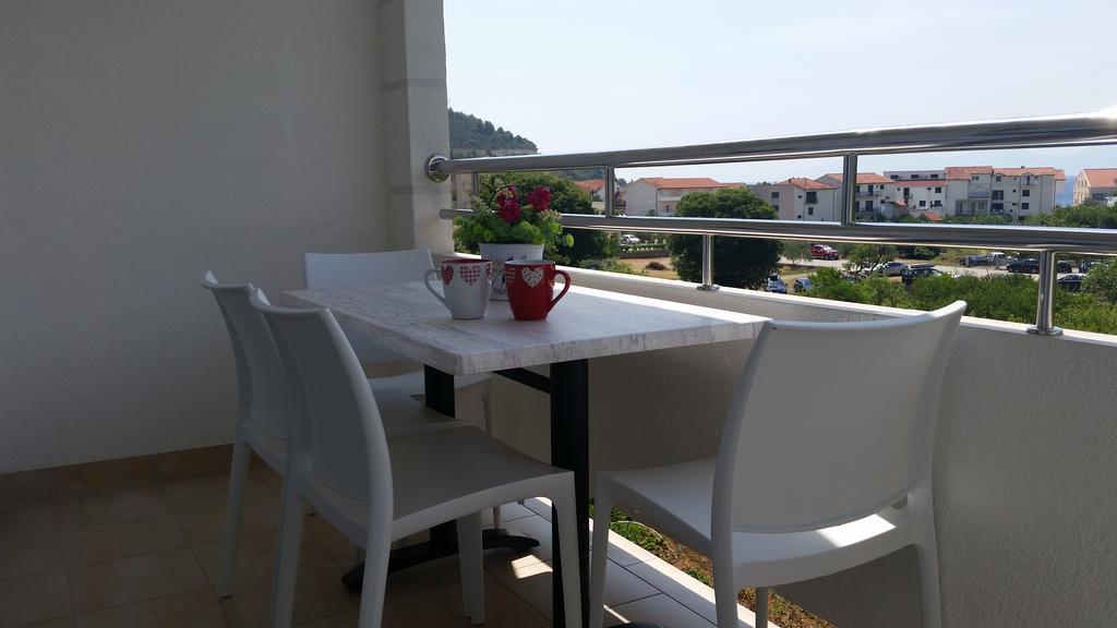 Apartments Villa Katija Дрвеник Екстериор снимка