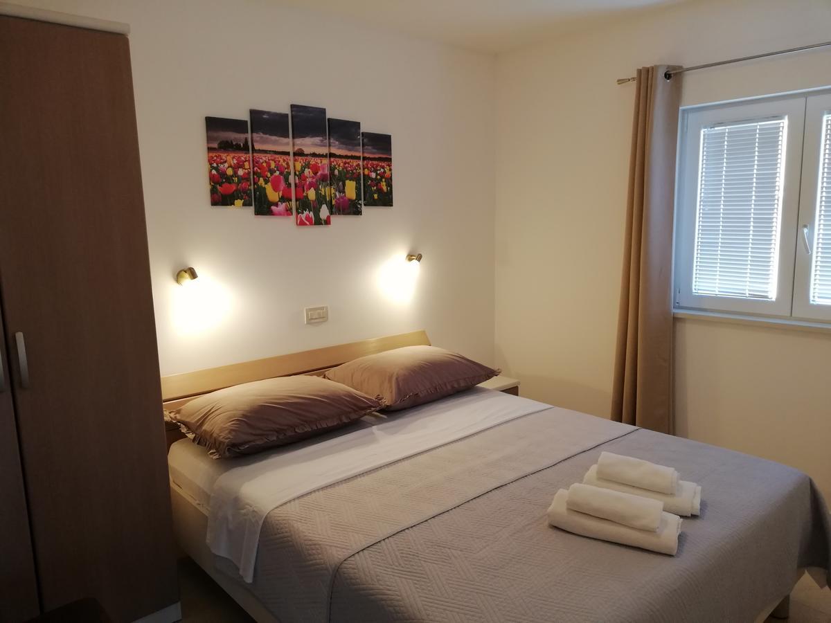 Apartments Villa Katija Дрвеник Екстериор снимка